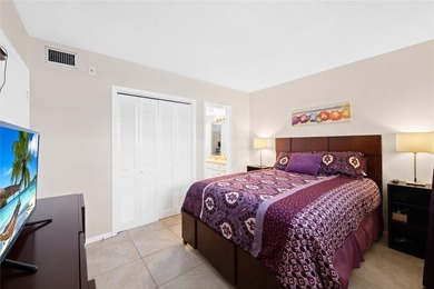 Spacious 2-bedroom, 1-bathroom condo located in a private golf - photo 17