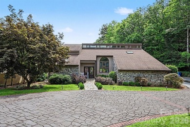 THE ULTIMATE RESORT-STYLE ENTERTAINER'S DREAM on Lake Hickory! - photo 1