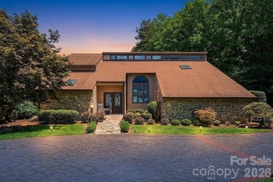 THE ULTIMATE RESORT-STYLE ENTERTAINER'S DREAM on Lake Hickory! - photo 2