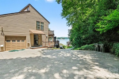THE ULTIMATE RESORT-STYLE ENTERTAINER'S DREAM on Lake Hickory! - photo 4
