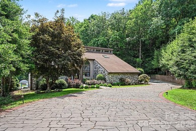 THE ULTIMATE RESORT-STYLE ENTERTAINER'S DREAM on Lake Hickory! - photo 5