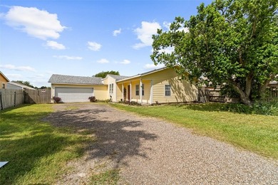 Situated on a spacious 0.31-acre lot in Flour Bluff, this - photo 24