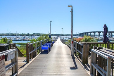 Welcome to 10 Mariners Court, a beautifully renovated gem - photo 1