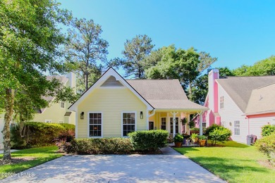 Welcome to 10 Mariners Court, a beautifully renovated gem - photo 3