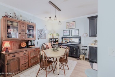 Welcome to 10 Mariners Court, a beautifully renovated gem - photo 5