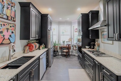 Welcome to 10 Mariners Court, a beautifully renovated gem - photo 6