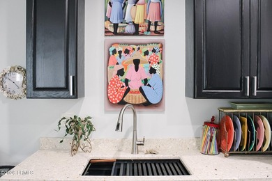 Welcome to 10 Mariners Court, a beautifully renovated gem - photo 7