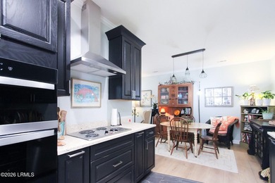 Welcome to 10 Mariners Court, a beautifully renovated gem - photo 8