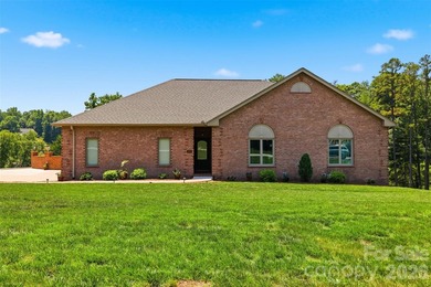 Tucked away in the back of a quiet cove, this stunning 3-bedroom - photo 5