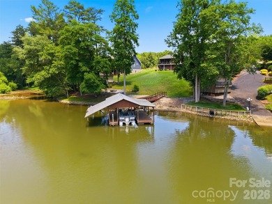 Tucked away in the back of a quiet cove, this stunning 3-bedroom - photo 7