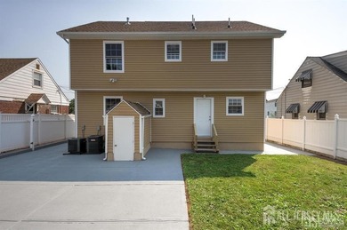 Welcome to this beautiful 5 year new Colonial home featuring a - photo 29