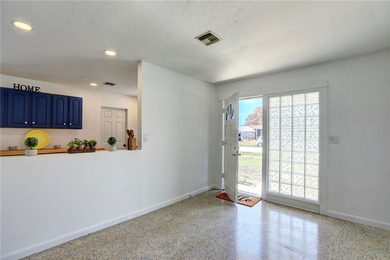 The Heart of Old Florida Awaits in this 3 BD/1 BA/1GA! Step back - photo 5