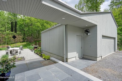 A striking modern retreat where architecture and landscape exist - photo 53
