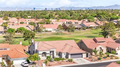 Exquisitely renovated 3-bedroom home with breathtaking golf - photo 9