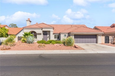 Exquisitely renovated 3-bedroom home with breathtaking golf - photo 10