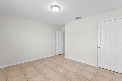 Freshly painted 3-bedroom, 2-bath home featuring an open floor - photo 13