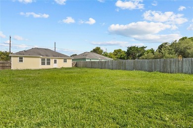 Freshly painted 3-bedroom, 2-bath home featuring an open floor - photo 18