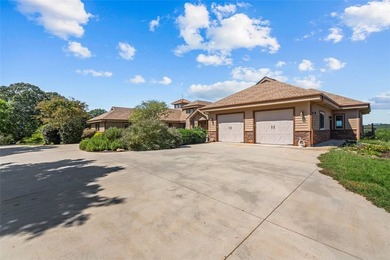 Discover a rare multi-generational property with sweeping views - photo 3