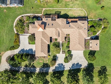Discover a rare multi-generational property with sweeping views - photo 5
