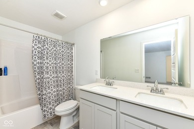 Welcome to this stunning 6-bedroom, 3.5-bath home-you truly have - photo 36