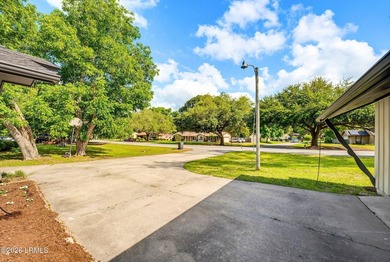 Recently renovated 3BR/2BA home in the Mink Point neighborhood! - photo 2
