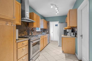 Beautiful Detached Colonial Single Family Home in Prime Bayside - photo 12