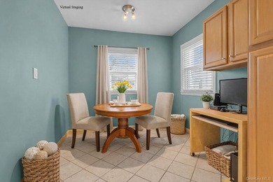 Beautiful Detached Colonial Single Family Home in Prime Bayside - photo 13