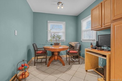 Beautiful Detached Colonial Single Family Home in Prime Bayside - photo 14