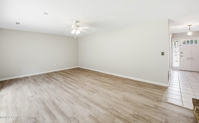 Recently renovated 3BR/2BA home in the Mink Point neighborhood! - photo 6