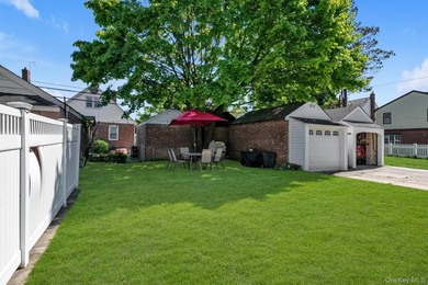 Beautiful Detached Colonial Single Family Home in Prime Bayside - photo 19