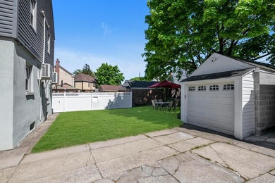 Beautiful Detached Colonial Single Family Home in Prime Bayside - photo 22