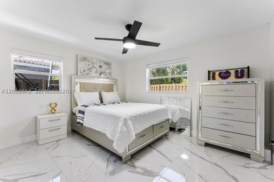 Completely renovated and move-in ready! This stunning 3-bedroom - photo 23