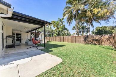 Completely renovated and move-in ready! This stunning 3-bedroom - photo 30