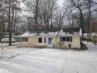 Barnes Lake Home For Sale in Columbiaville Michigan