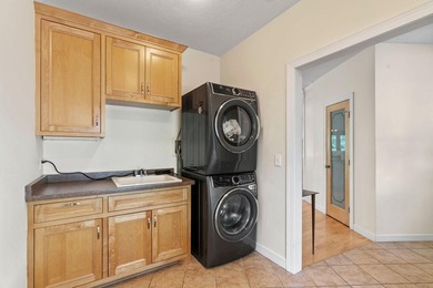 This beautifully maintained soft contemporary home offers luxury - photo 12