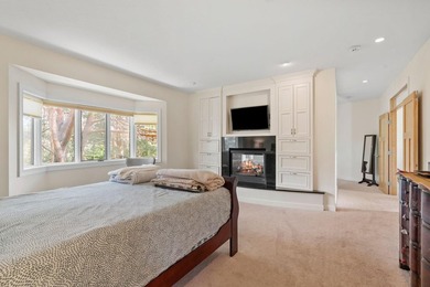 This beautifully maintained soft contemporary home offers luxury - photo 17
