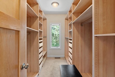 This beautifully maintained soft contemporary home offers luxury - photo 22