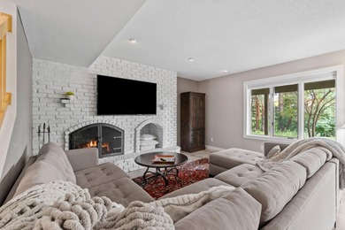This beautifully maintained soft contemporary home offers luxury - photo 23