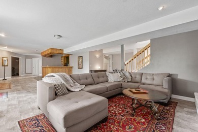 This beautifully maintained soft contemporary home offers luxury - photo 24
