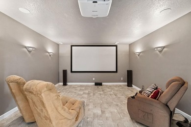 This beautifully maintained soft contemporary home offers luxury - photo 26