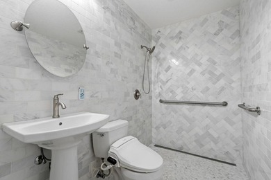This beautifully maintained soft contemporary home offers luxury - photo 28