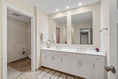 This beautifully maintained soft contemporary home offers luxury - photo 34