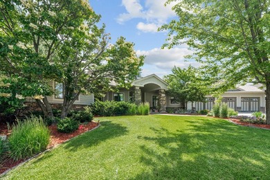 This beautifully maintained soft contemporary home offers luxury - photo 38