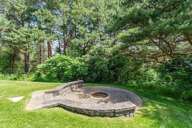 This beautifully maintained soft contemporary home offers luxury - photo 41