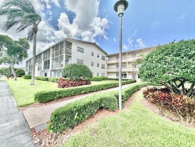 Lake Condo For Sale in Boca Raton, Florida