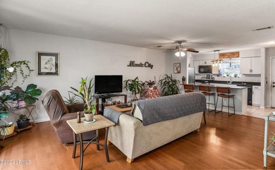 Charming Mossy Oaks home ready for new owners! If you want an - photo 9