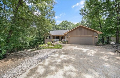 Come see this gorgeous home that has fresh paint, newer stove - photo 1