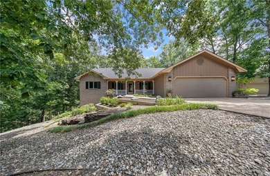 Come see this gorgeous home that has fresh paint, newer stove - photo 2