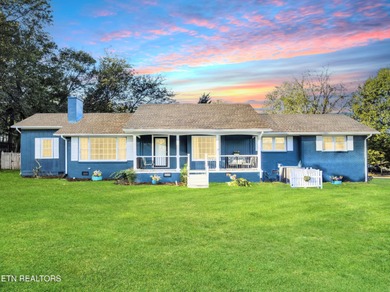 Fort Loudoun Lake Home For Sale in Knoxville Tennessee