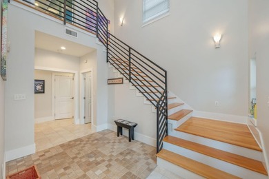 Located in the gated community of Maravilla & tucked away in a - photo 3